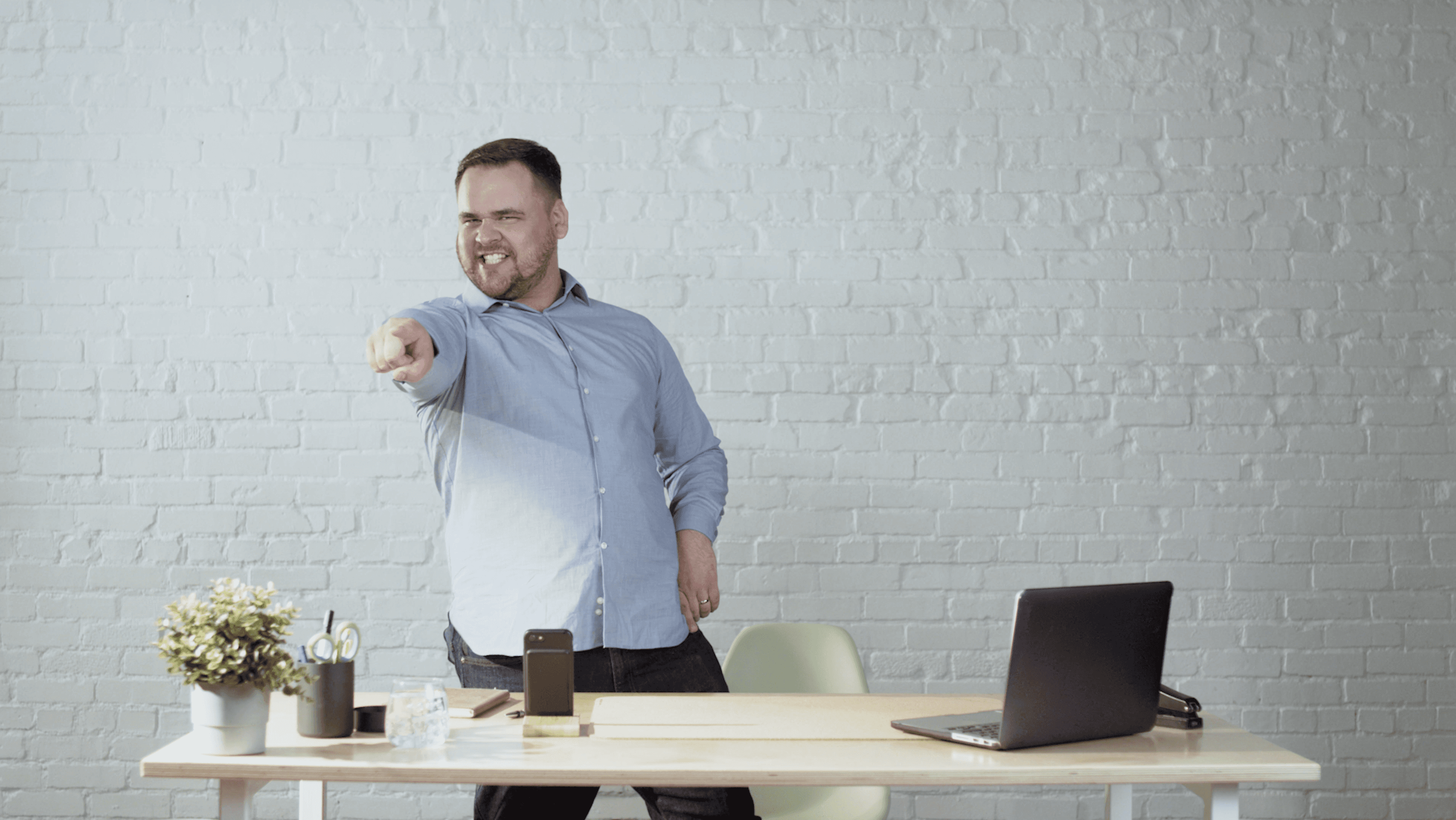 agent immobilier en train de developper son réseau de client